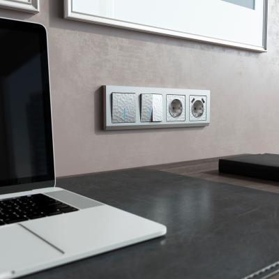 Фото Накладка для розетки USB Werkel Hammer W1279506 серебряный