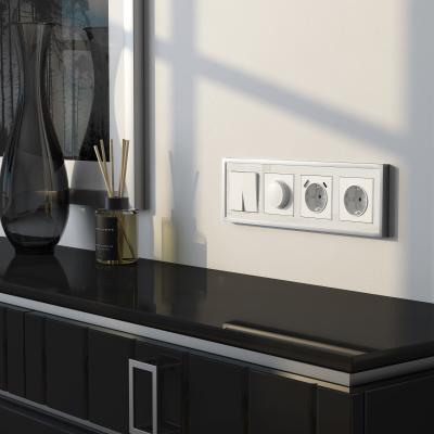 Фото Рамка из металла на 4 поста Werkel Baguette W0042850 белый/серебро