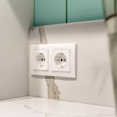 Фото Рамка из поликарбоната на 2 поста Werkel Snabb Basic W0022001 белый