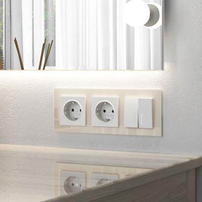 Фото Выключатель двухклавишный проходной с подсветкой Werkel W1122161 белый матовый