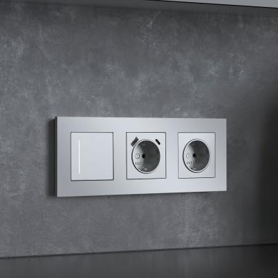 Фото Рамка из поликарбоната на 3 поста Werkel Slab W0032965 серебро софт