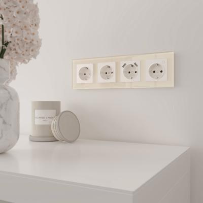 Фото Рамка из стекла на 4 поста Werkel Favorit W0041141 молочный