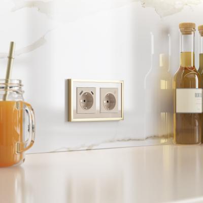 Фото Рамка из металла на 2 поста Werkel Baguette W0022851 айвори/латунь