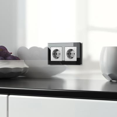 Фото Рамка из стекла на 2 поста Werkel Favorit W0021108 черный