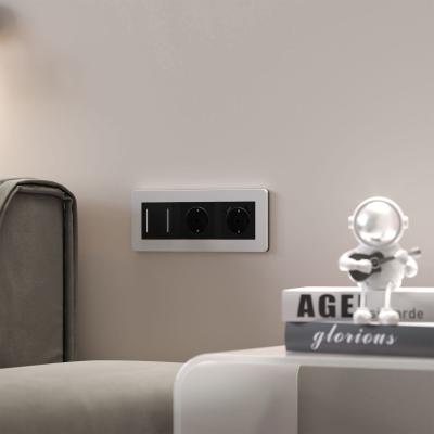 Фото Рамка из поликарбоната на 3 поста Split Werkel W0033068 белый/черный, soft-touch