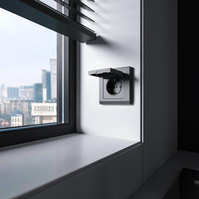 Фото Розетка влагозащищенная с защитной крышкой N Werkel W1171264 графит матовый