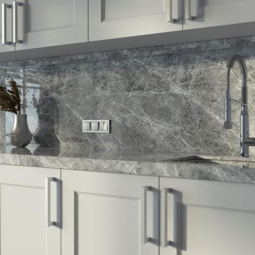 Фото Розетка влагозащищенная с защитной крышкой и шторками Werkel Hammer W1271206 серебряный