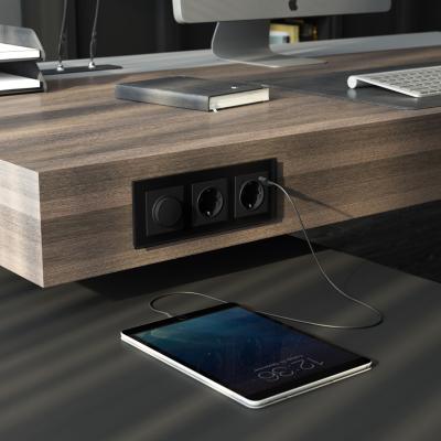 Фото Рамка из стекла на 3 поста Werkel Senso W0033108 черный soft-touch