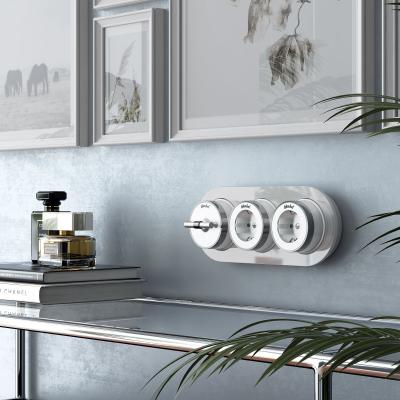 Фото Розетка с заземлением Werkel Vintage W5871050 белый матовый/хром