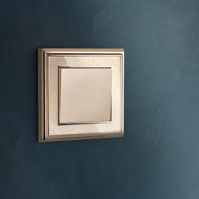 Фото Выключатель одноклавишный проходной Werkel W1112011 шампань