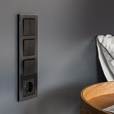 Фото Рамка из металла на 4 поста Werkel Аluminium W0041708 черный алюминий