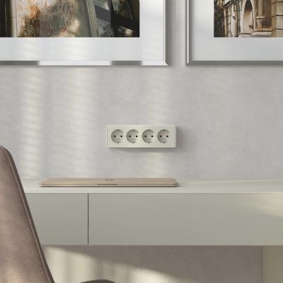 Фото Розетка четверная накладная со шторками Werkel Gallant W5072204 слоновая кость