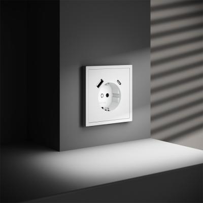 Фото Розетка с заземлением и защитными шторками, с USB, A+С VOLTUM S70, белый матовый, VLS040502