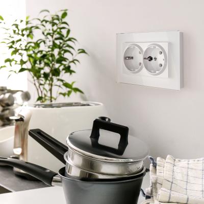 Фото Рамка из стекла для двойной розетки Werkel Favorit W0081101 белый