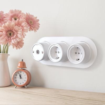 Фото Рамка из стекла на 3 поста Werkel W0035101 белый