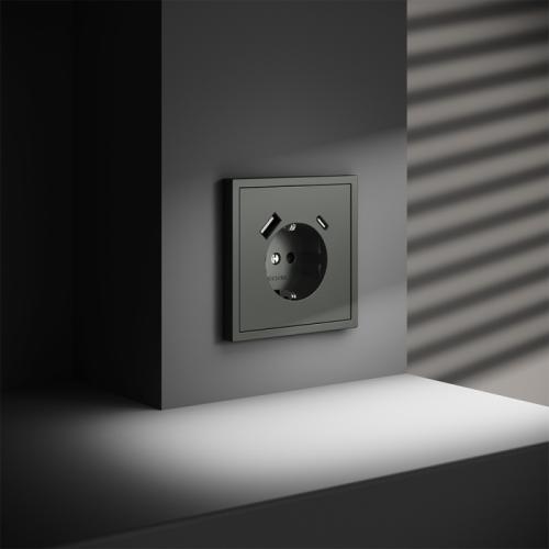 Фото Розетка с заземлением и защитными шторками, с USB, A+С VOLTUM S70, титан, VLS040506