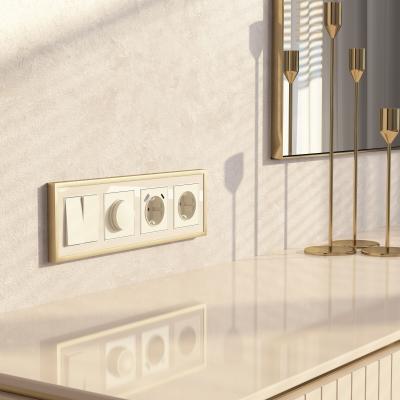 Фото Рамка из металла на 4 поста Werkel Baguette W0042851 айвори/латунь