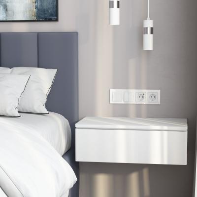 Фото Рамка из стекла на 4 поста Werkel Favorit W0041101 белый